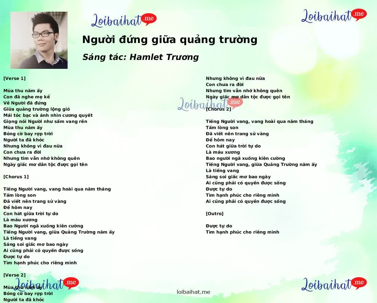 Người đứng giữa quảng trường